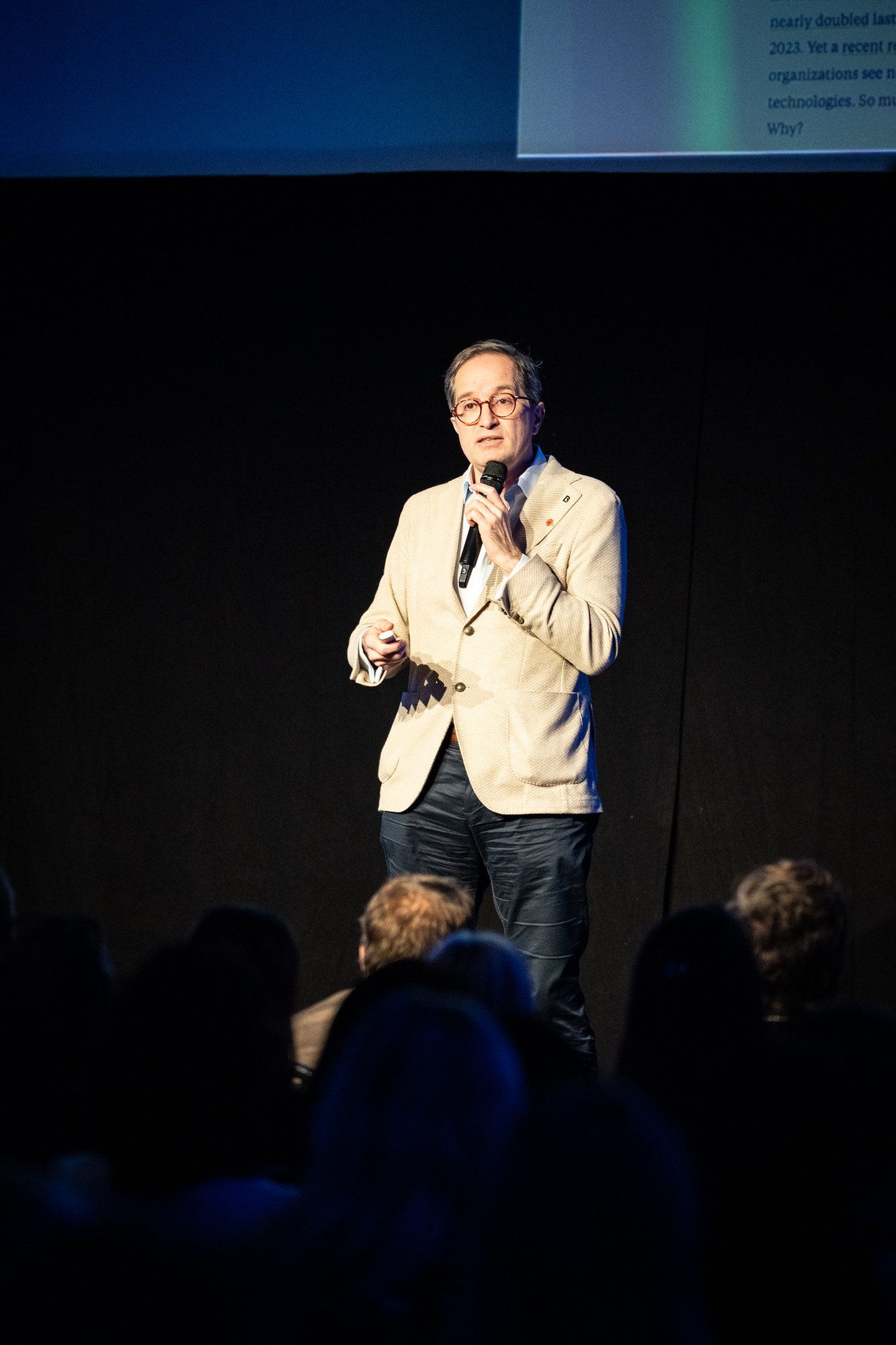 Spreker Peter Hinssen op podium